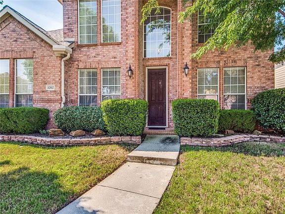 2nd image of 1202 Mesa Trl