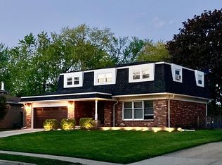 533 N Beck Rd, Lindenhurst, IL 60046