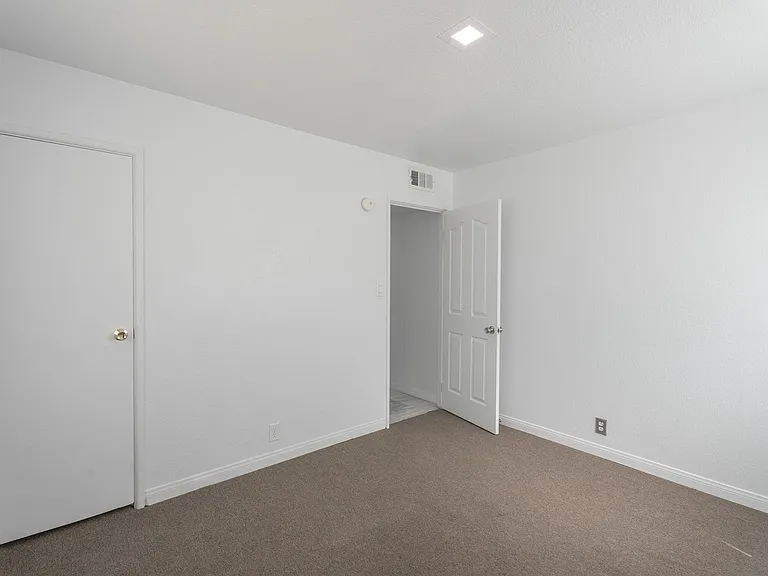 2298 Golden Arrow Dr — Photo 32