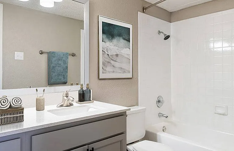 Knowlton Apartment Homes — Photo 4