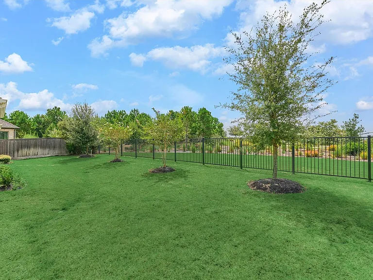 20911 Velvet Wing Dr — Photo 40