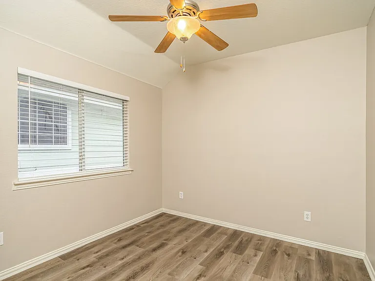 419 Creekview Dr — Photo 13