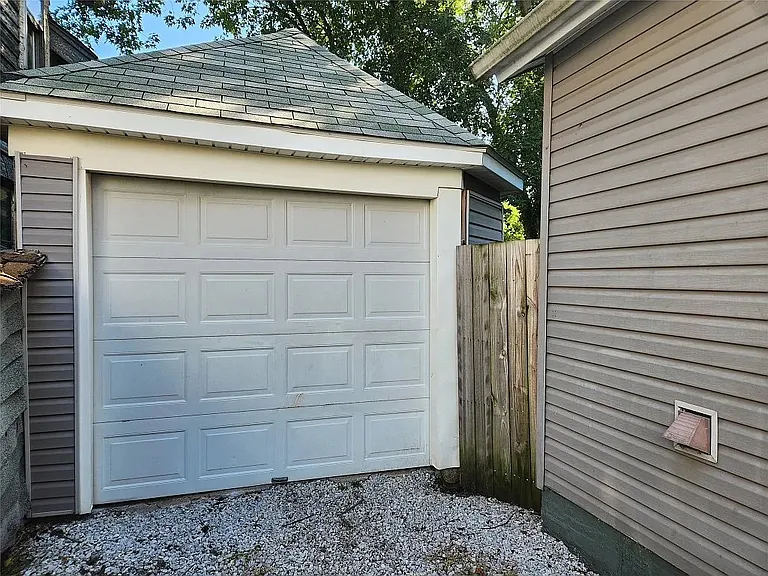 905 Walnut St — Photo 12