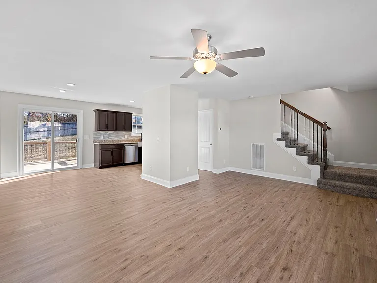 1385 Sussex Dr — Photo 6