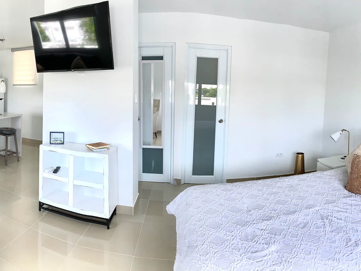 Studio, 1000 sqft, $1,700 — Photo 2