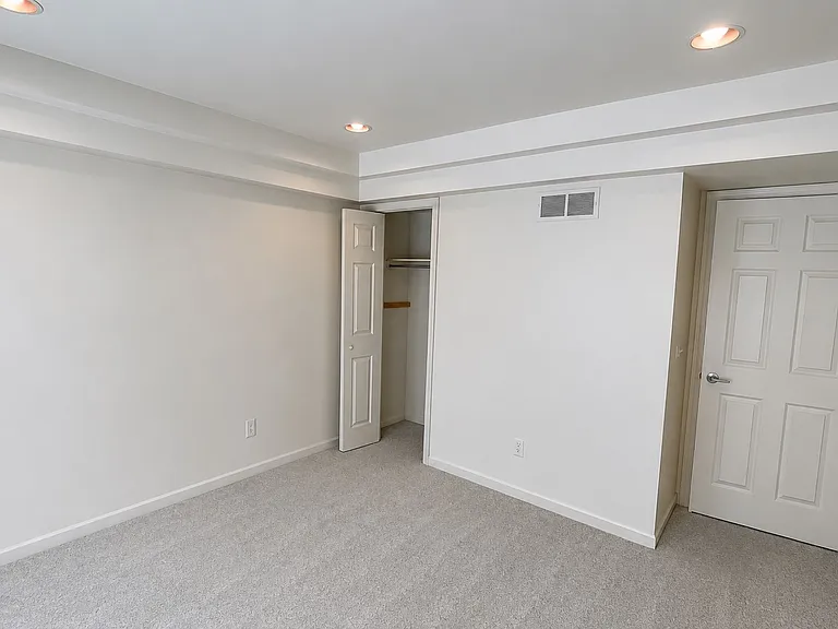517 Essex Dr — Photo 18