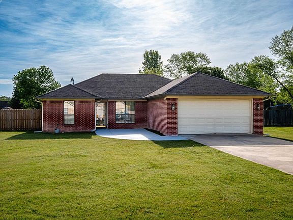 3rd image of 9 Hummingbird Dr