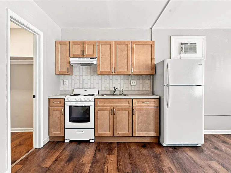 571 Olive St — Photo 12
