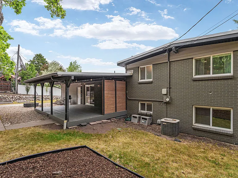 3395 E Larchmont Dr — Photo 10