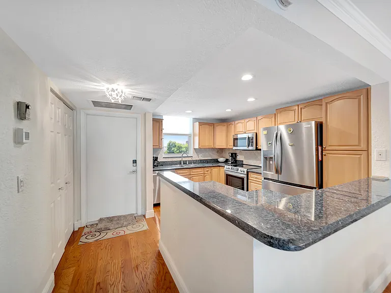 3100 NE 49th St #403 — Photo 7