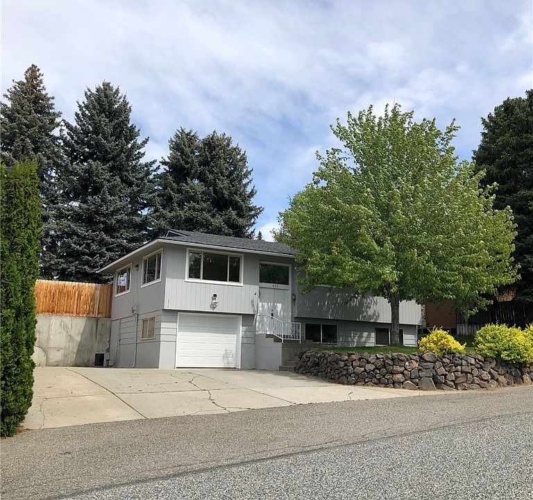 1st image of 615 Lacey Pl NE