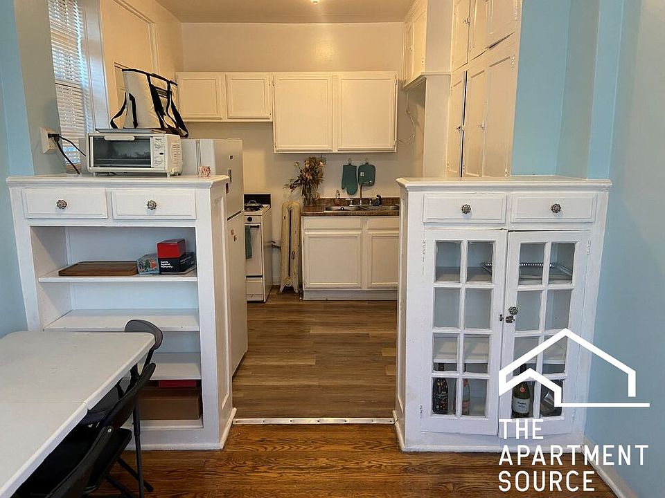 1st image of 1950 W Montrose Ave APT 16