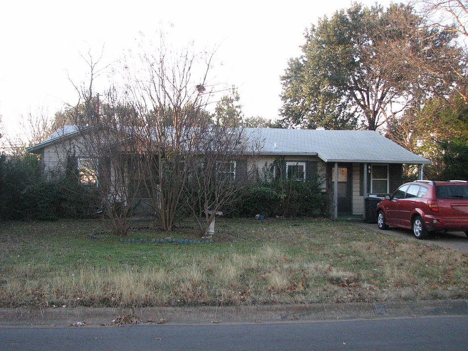 1st image of 215 W Denton Dr