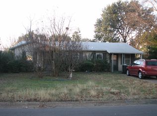 215 W Denton Dr, Euless, TX 76039