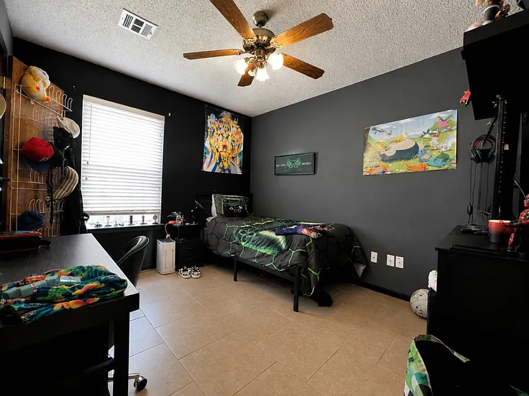 521 Cypress Dr — Photo 7