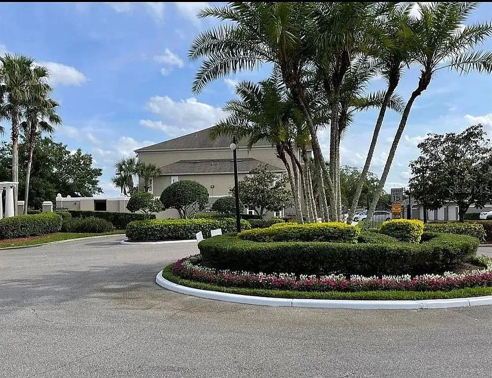 1 bed, 1.0 bath, 856 sqft, $1,250 — Photo 2