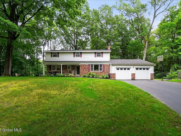 5 Pine Crest, Ballston Lake, NY 12019