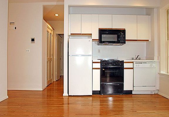 3rd image of 320 E 92nd St APT 2RC