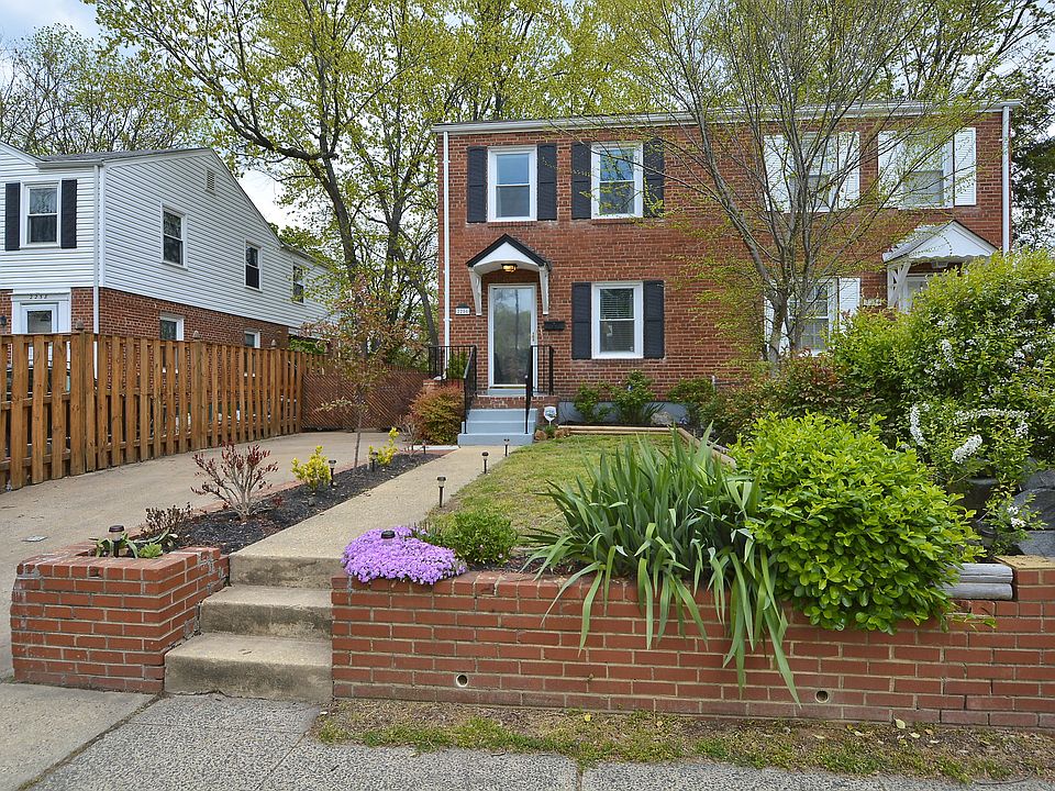 1st image of 2256 Arlington Ter