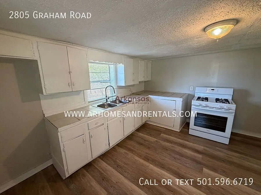 2805 Graham Road | 3 Bedrooms | 1 Bathroom 1/2 Off First Month's Rent — Photo 4