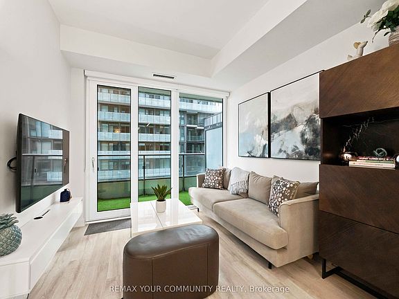 3rd image of 70 Princess St #1627