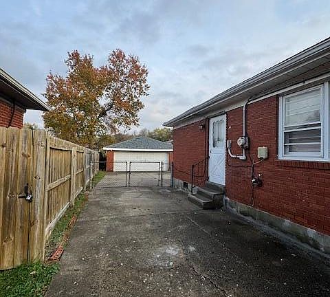 4th image of 8501 Sally Dr
