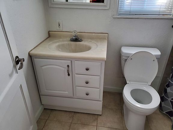 4th image of 113 W Ivy St