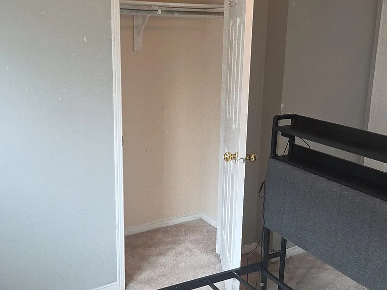 Golds Cres — Photo 3