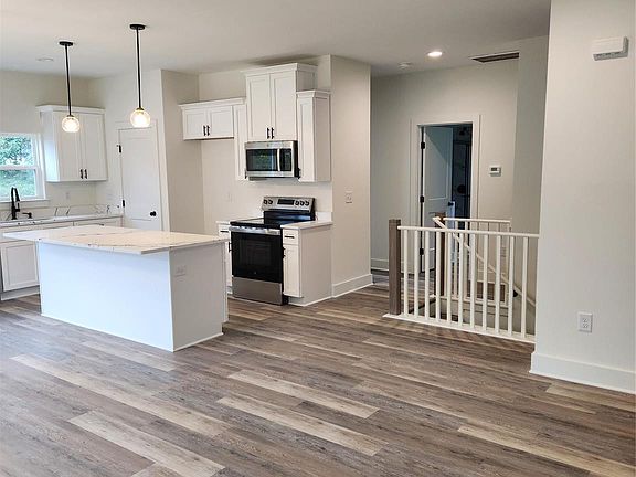 5th image of 309 Riley Ct