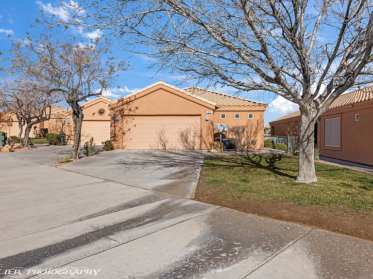 241 Palmer Ln — Photo 33
