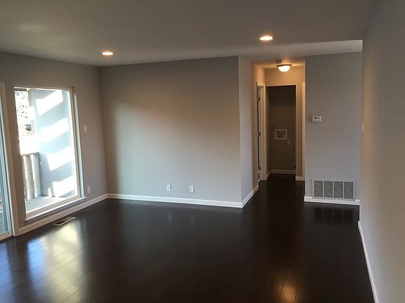 4th image of 901 Hill St
