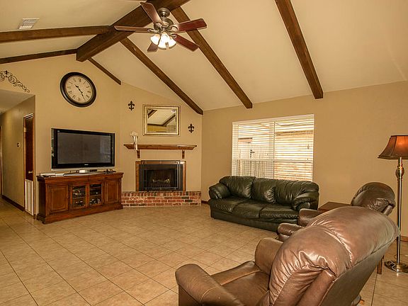3rd image of 104 Stable Creek Dr