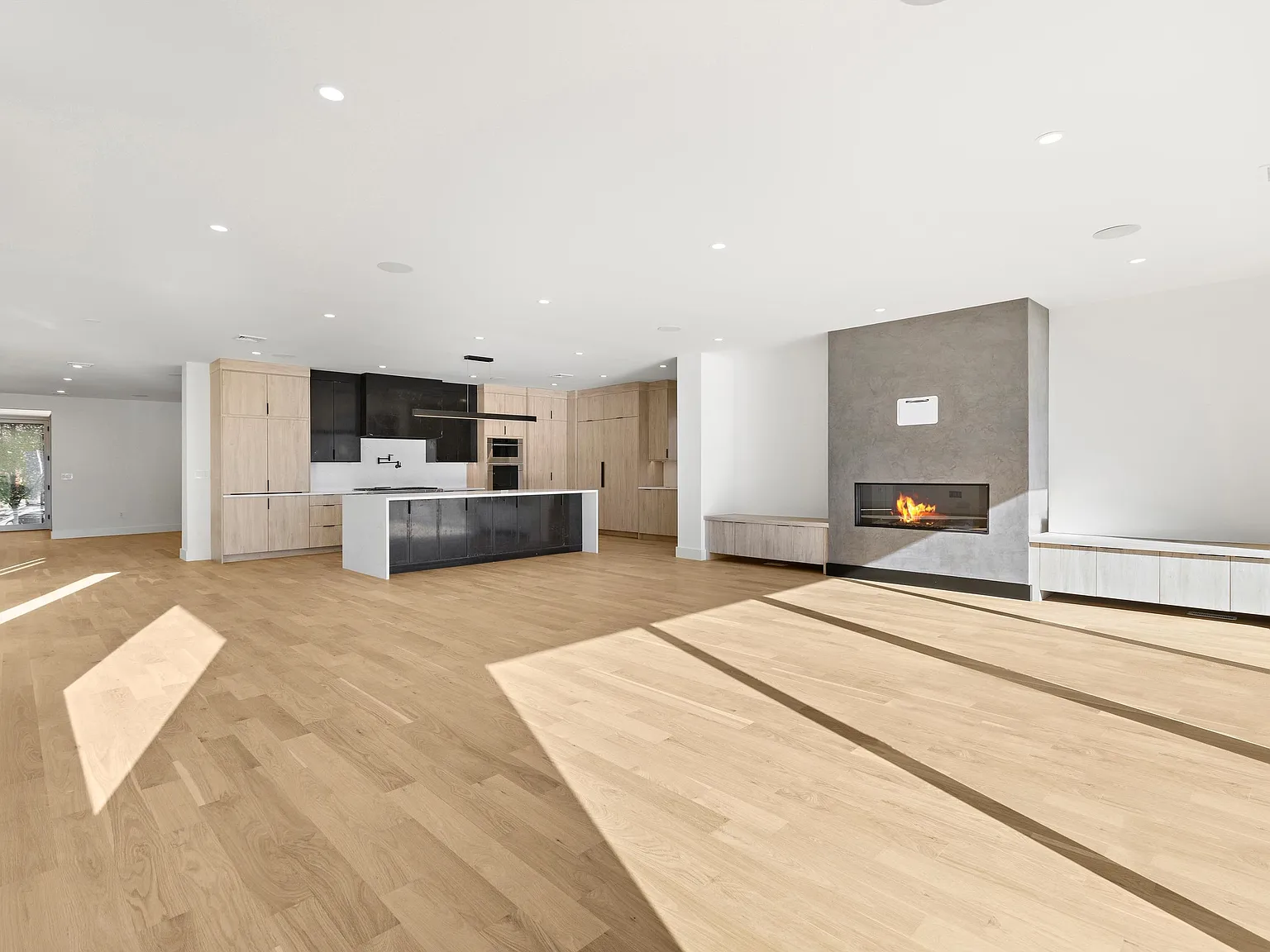 5 bed, 7.0 bath, 5100 sqft, $25,000 — Photo 3