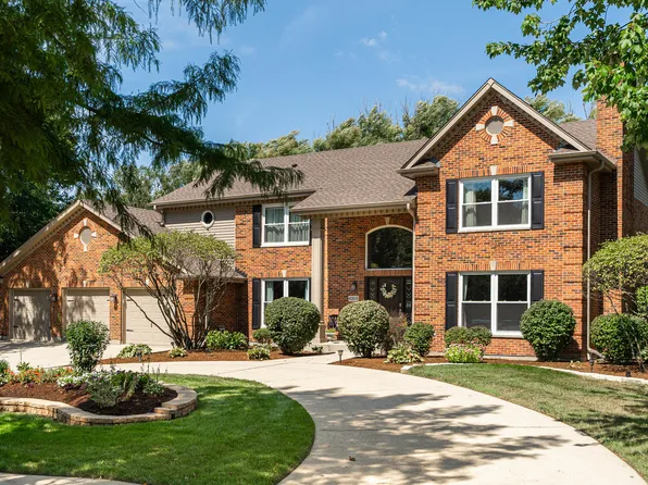 4305 Royal Fox Dr, St Charles, IL 60174