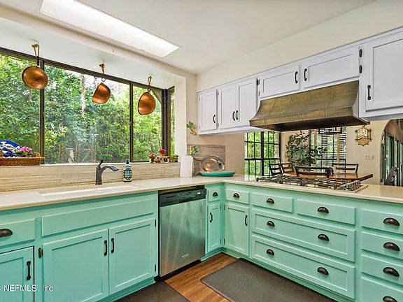 5th image of 2828 FOREST Circle