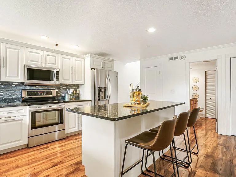 9342 Tradewinds Ave — Photo 5