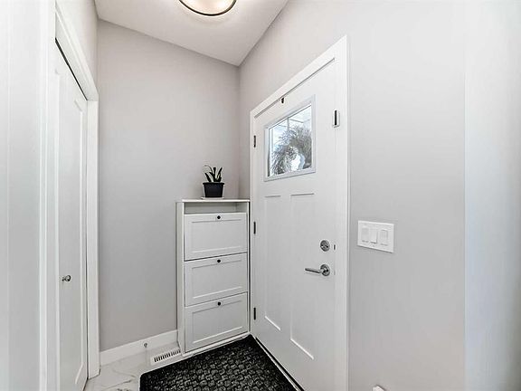 5th image of 120 W Chelsea Dr
