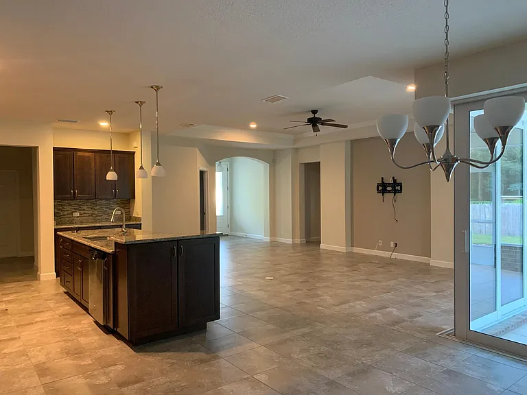 278 SW Silver Palm Dr — Photo 5