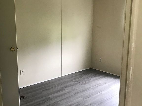 4th image of 403 Walnut Ave