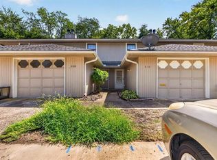 210 NW Nottingham Ln, Blue Springs, MO 64014