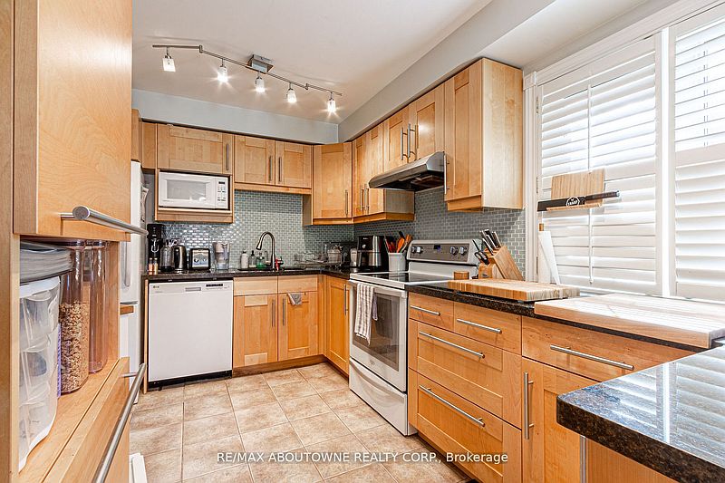 Oakville Townhouse for rent - 3 Bedrooms — photo 11