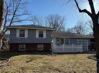 105 NW Walnut St, Lees Summit, MO 64063