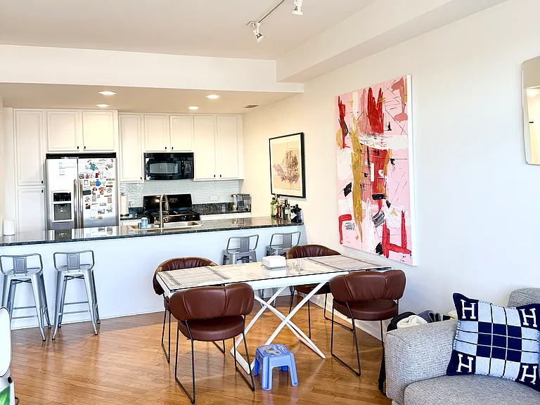 2317 W Wolfram St #413 — Photo 13