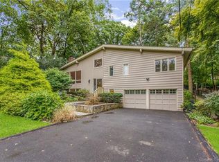 32 Hemlock Dr, Stamford, CT 06902