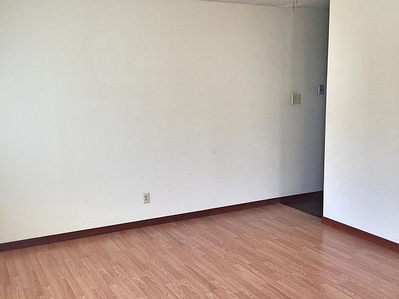 4th image of 1121 Glade Hill Dr