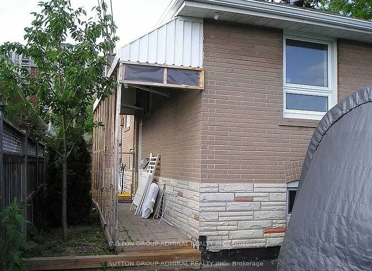 25 Arbutus Cres #LOWER — Photo 2