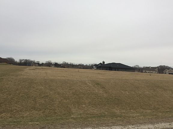5th image of W229S6540 Garrett Dr