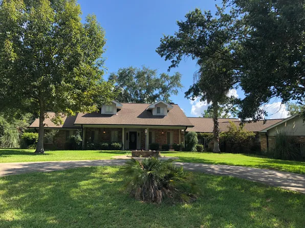 507 Esplanade Ave, Bay Saint Louis, MS 39520