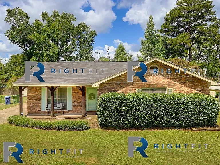7911 Cleo Dr — Photo 1