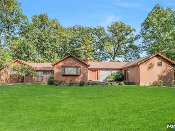 40 Chestnut Ridge Rd, Saddle River, NJ 07458